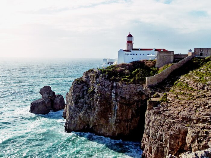 Fototapete Leuchtturm auf Felsenufer