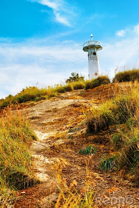 Fototapete Leuchtturm auf hohem Hügel