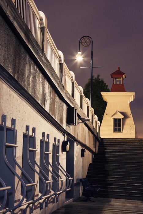 Fototapete Leuchtturm bei Brücke