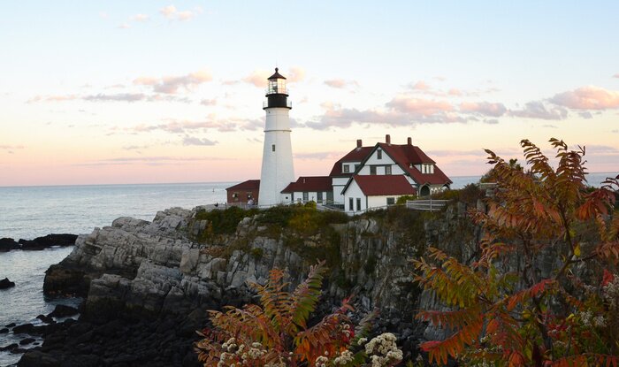Fototapete Leuchtturm im Herbst