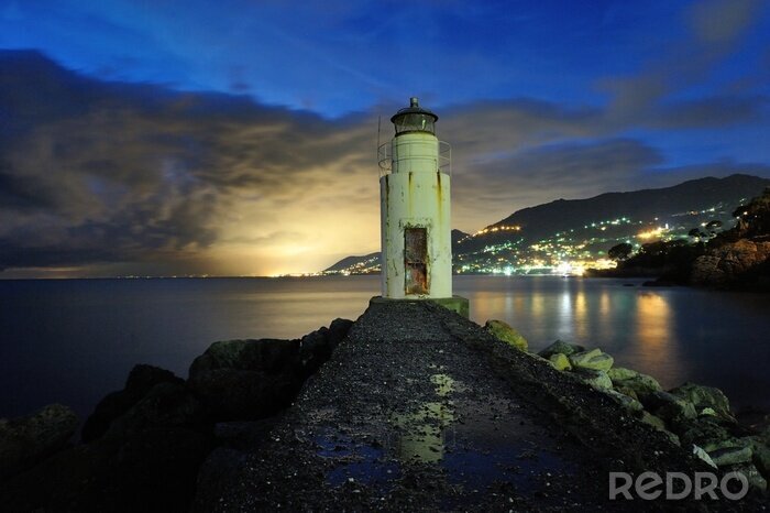 Fototapete Leuchtturm in beleuchteter Bucht