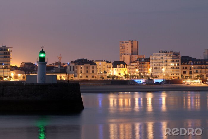 Fototapete Leuchtturm in Hafenstadt
