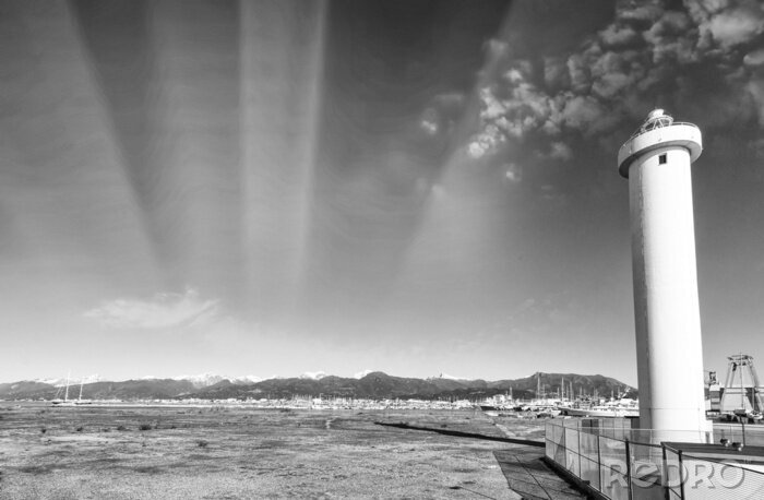 Fototapete Leuchtturm Schwarz weiß am Hafen