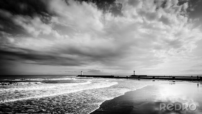 Fototapete Leuchtturm schwarz weiß am Strand