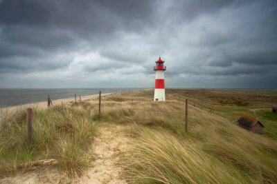 Fototapete Leuchtturm Strand bei Gewitter