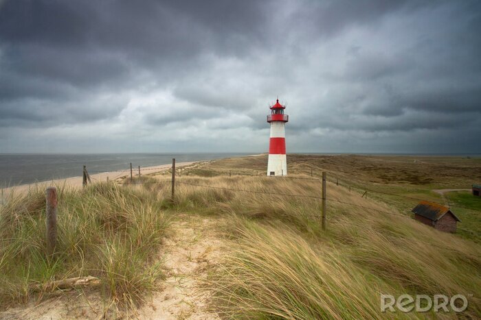 Fototapete Leuchtturm Strand bei Gewitter