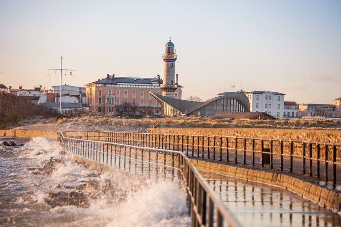 Fototapete Leuchtturm Warnemünde sonniger Tag