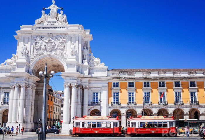 Fototapete Lissabon und Straßenbahn vor Triumphbogen