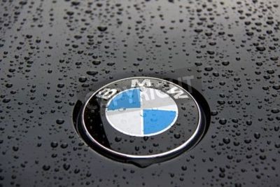 Fototapete Logo BMW und Wassertropfen