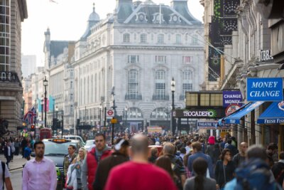 Fototapete LONDON, Großbritannien - 4. Oktober 2016: Regent Street View mit Transport-und Walking-Menschen