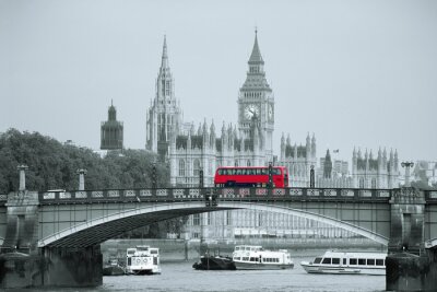 London roter Bus auf der Brücke