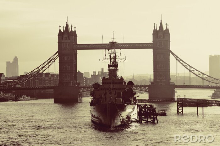 Fototapete London Schiff auf der Themse