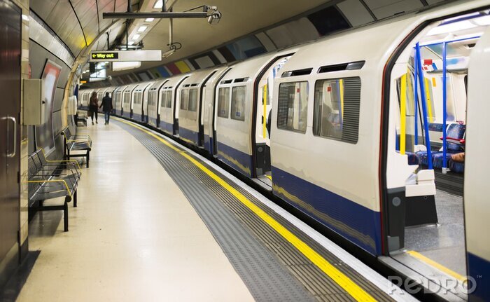 Fototapete Londoner U-Bahn mit Zug
