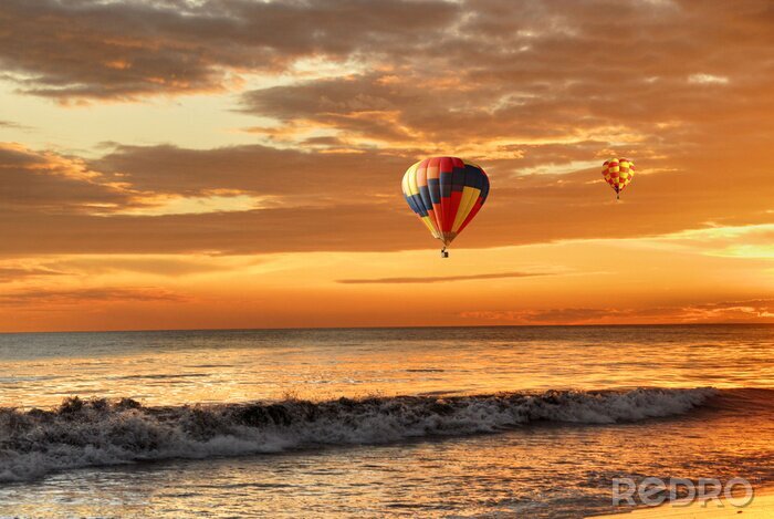 Fototapete Luftballons in der untergehenden Sonne