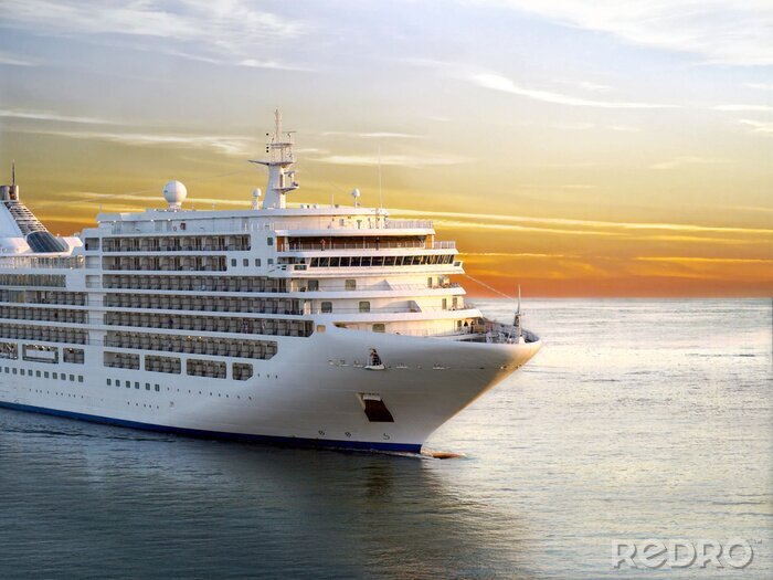 Fototapete Luxus-Kreuzfahrtschiff auf See