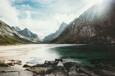 Fototapete Malerische Ansicht einer norwegischen Landschaft mit Bergen