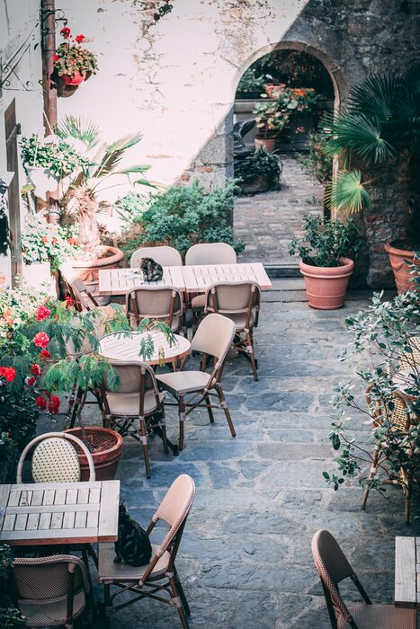 Fototapete Malerischer Restaurantgarten