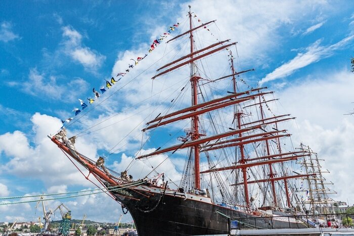 Fototapete Mast des Schiffes am Himmel