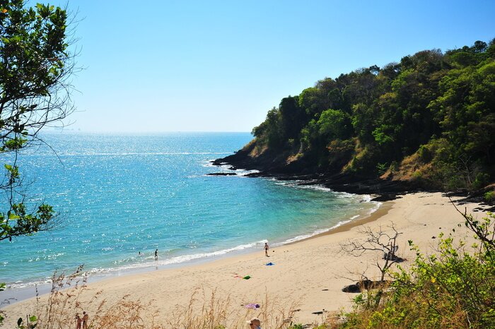 Fototapete Meer Strand und grüne Küste