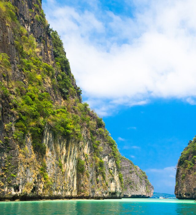 Fototapete Meer und hohe Berge