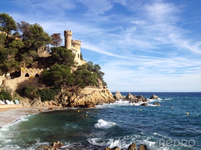 Fototapete Meer und Schloss auf den Felsen