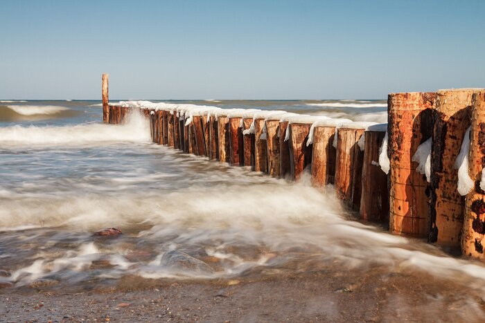 Fototapete Meereswellenbrecher im Winter