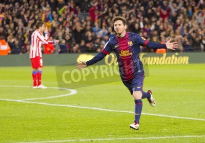Fototapete Messi läuft auf dem Fußballplatz