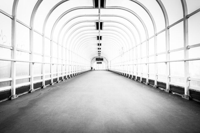 Fototapete Minimalistischer heller Tunnel