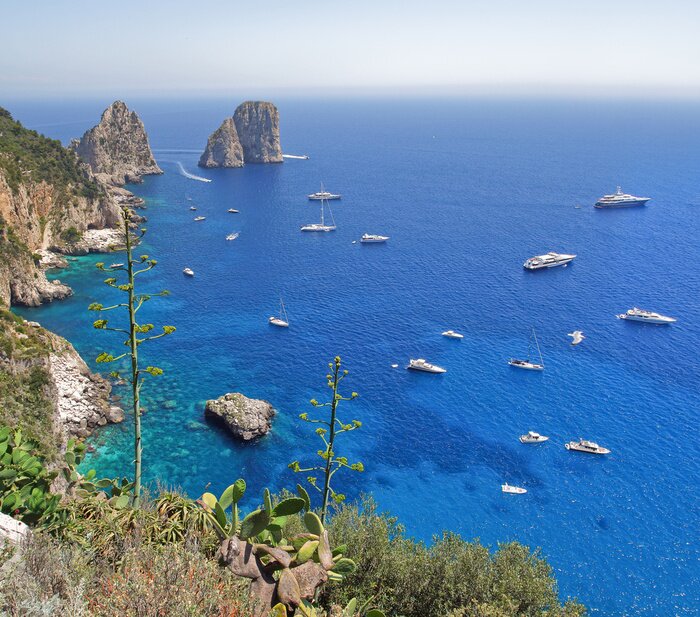 Fototapete Mit dem Meer verbundene Berge