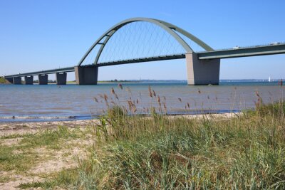 Fototapete Moderne Stahlbrücke am See