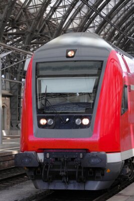 Fototapete Moderner roter Zug in Bahnstation