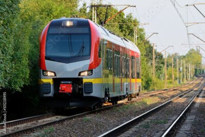 Fototapete Moderner Zug auf den Gleisen