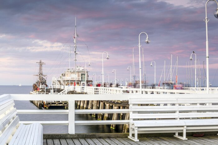 Fototapete Mole mit bewölktem Himmelhintergrund