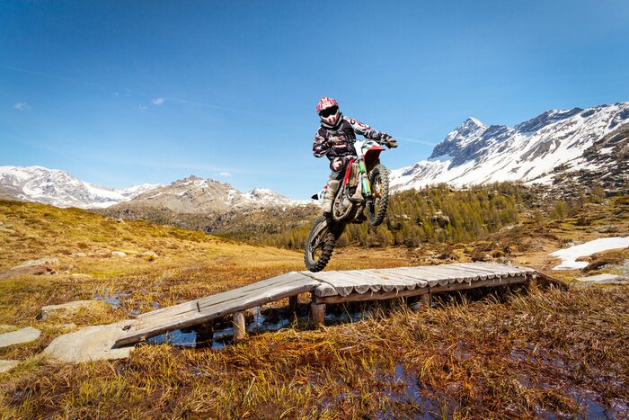 Fototapete Motocross in den Bergen