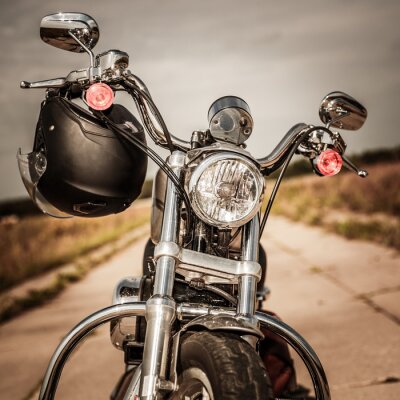 Fototapete Motorrad mit Helm auf der Straße