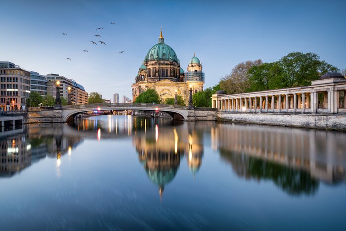 Fototapete Museumsinsel am Fluss
