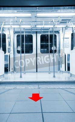 Fototapete Nahaufnahme vom Zug in U-Bahnstation