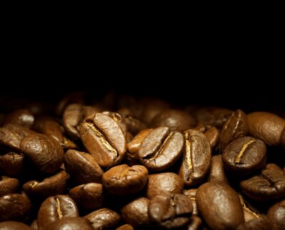 Nahaufnahme von braunen Kaffeebohnen