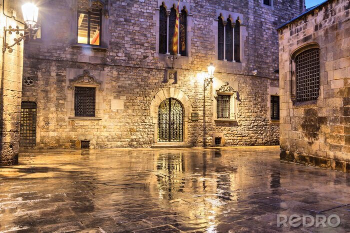 Fototapete Nasser Innenhof in Barcelona