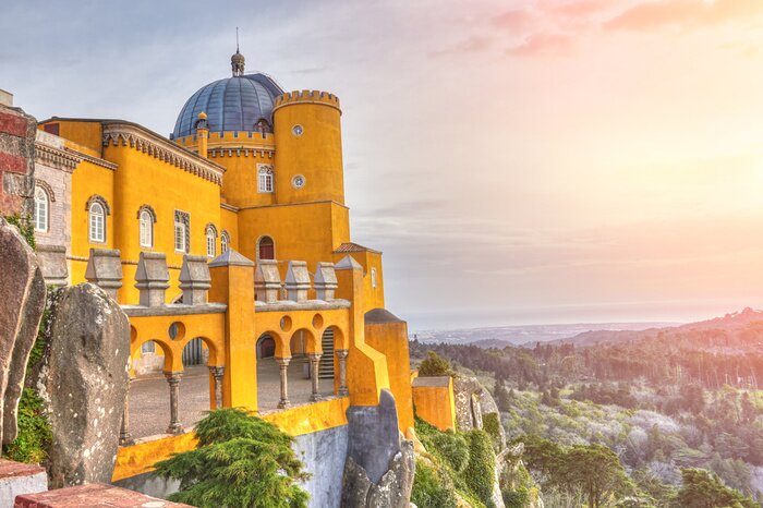 Fototapete Nationalpalast Pena in Lissabon bei Sonnenuntergang
