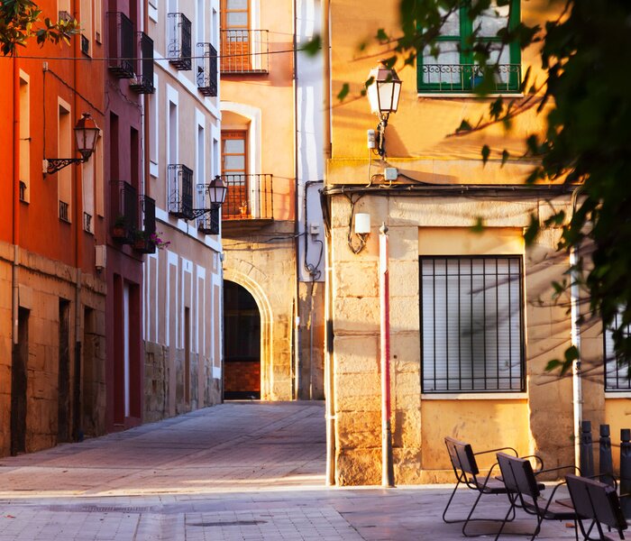 Fototapete Neu renovierte bunte Mietshäusern