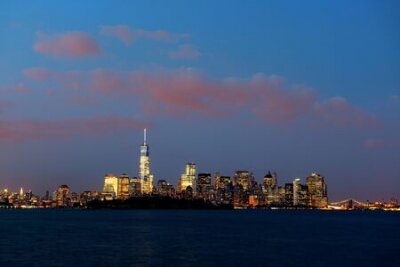 Fototapete New York City downtown skyline panorama at blue hour