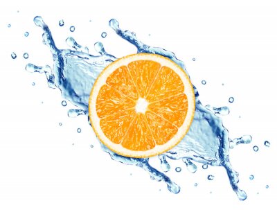 Orange im Wasserstrahl