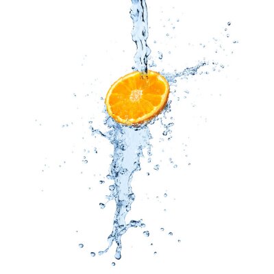 Fototapete Orangenscheibe mit Wasser begossen