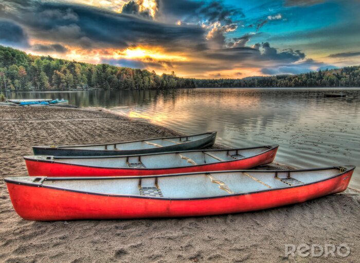 Fototapete Paddelboote am Seeufer