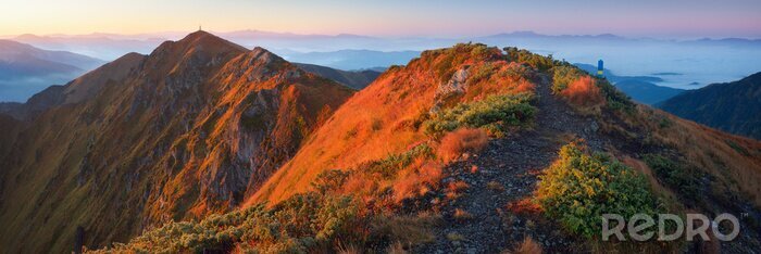 Fototapete Panorama der Berge am Tagesanbruch