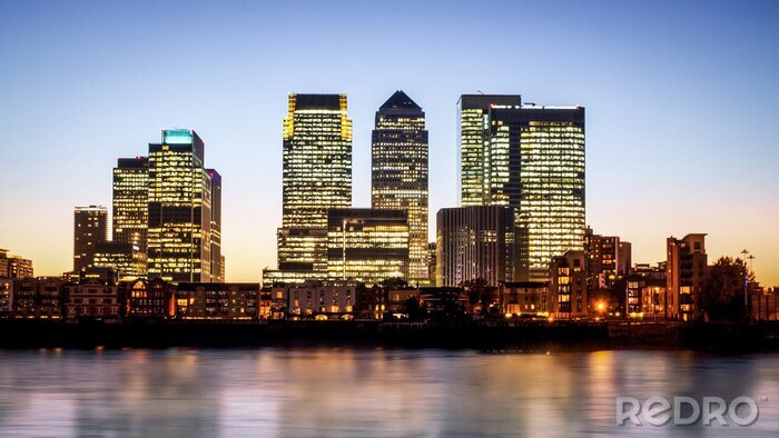 Fototapete Panorama der Gebäude nach Sonnenuntergang