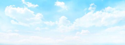 Panorama des azurblauen Himmels
