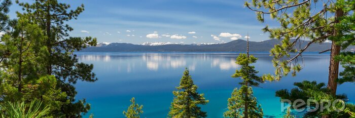 Fototapete Panorama mit großem See und Bergen
