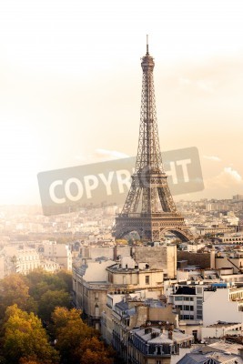 Fototapete Paris Eiffelturm am bewölkten Tag